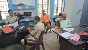 मुंगेर में बीडीओ और आवास सहायक से अभद्र व्यवहार, मुखिया प्रतिनिधि गिरफ्तार