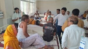 मुंगेर के नए डीएम अरविंद कुमार वर्मा एक्शन में, अस्पताल में छापेमारी, डॉक्टर नदारद