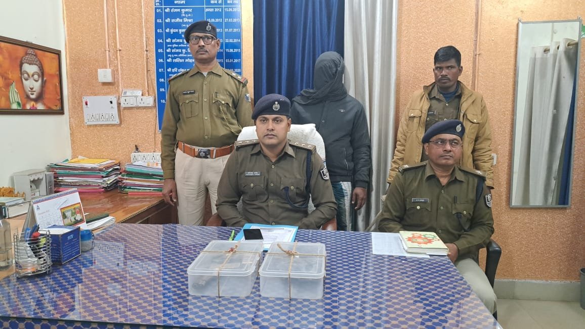 मुंगेर में अवैध मिनी गण फैक्टरी का खुलासा, एक गिरफ्तार, इतने हथियार मिले, DSP ने किया यह बड़ा खुलासा 1 WhatsApp Image 2025 12 11 at 21.34.43